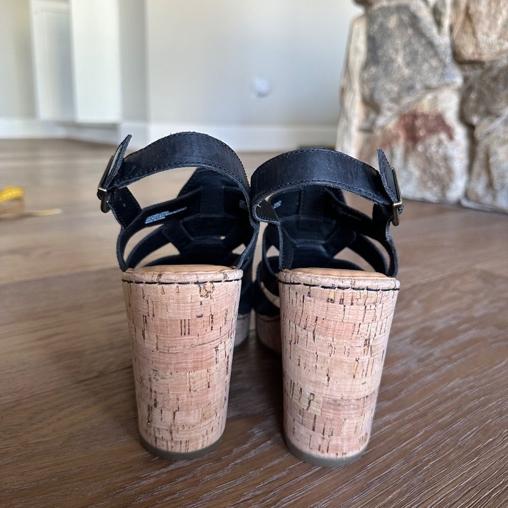 Børn Bernese Cage Wedge Sandal In Black Leather - Picture 6 of 12
